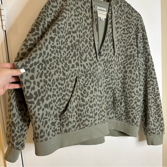 American Eagle 1/4 Zip Oversized Cheetah Hoodie Size S - Picture 3 of 9